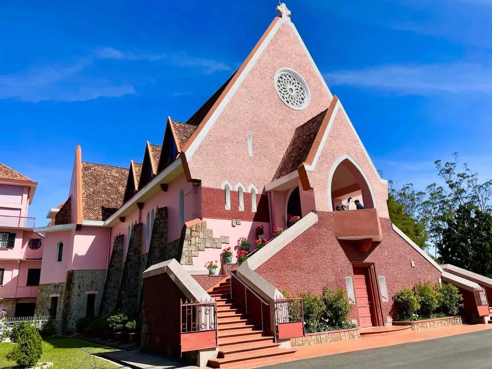 Nhà thờ Domaine de Marie hay còn gọi là Nhà thờ hồng